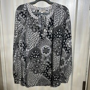LOFT Black and White Graphic Long Sleeve Blouse